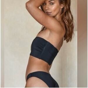 Andie Swim The Bora Bora Convertible Bikini Top In Black Boning Size M NEW